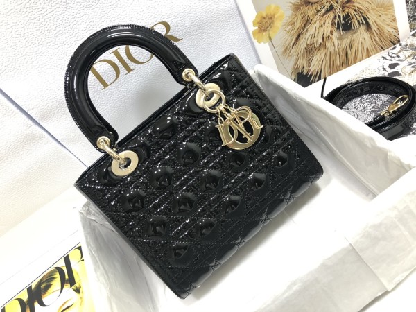 Handbag   Dior  M0565  size  24×20×11 cm