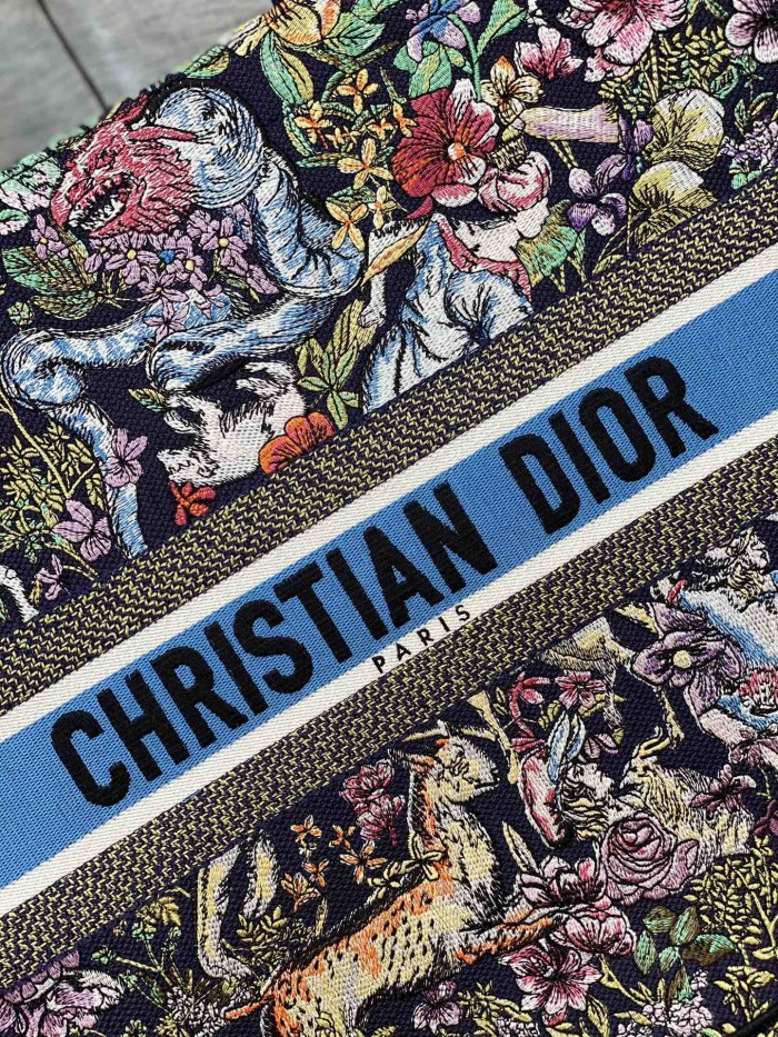  Handbag   Dior  size  42*18*35 cm