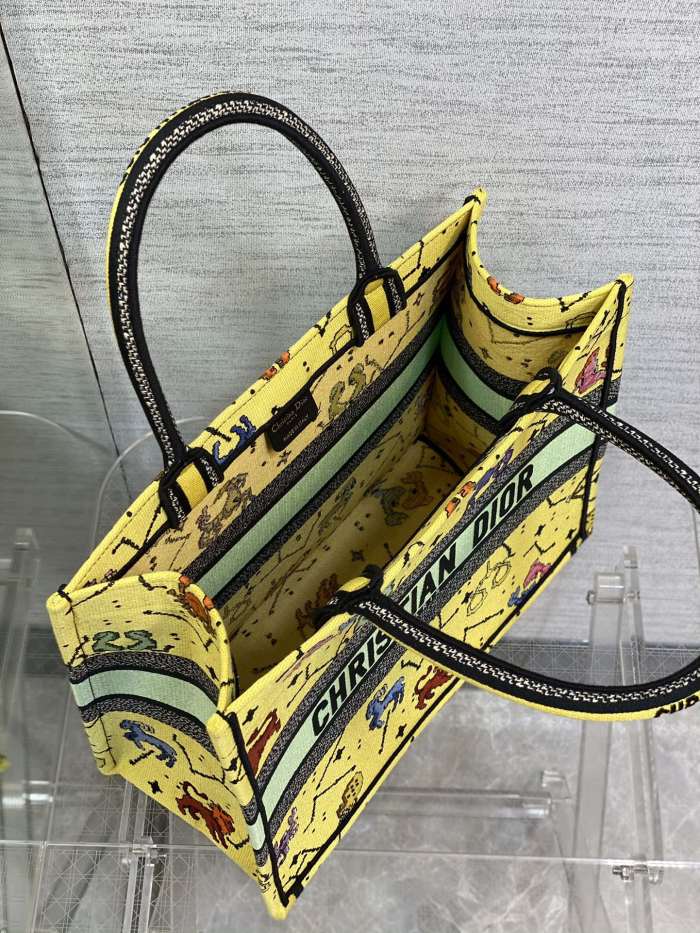 Handbag   Dior  size  36*18*28 cm