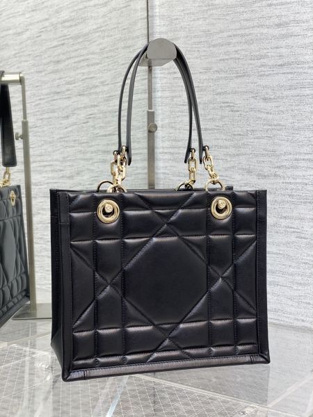 Handbag   Dior size  26.5*28*17 cm