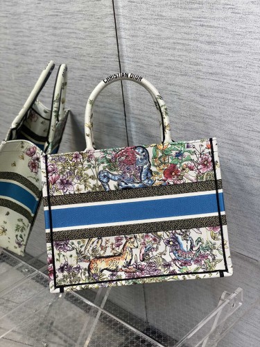  Handbag   Dior  size 36*18*28 cm