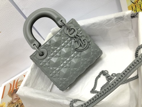 Handbag   Dior  M0505  size  17 x 15 x 7  cm