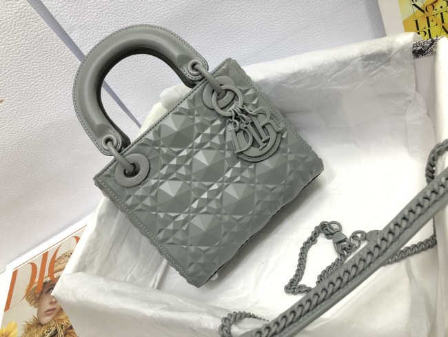 Handbag   Dior  M0505  size  17 x 15 x 7  cm