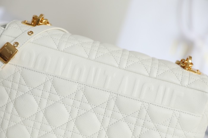 Handbag   Dior  size  28x17x9 cm 