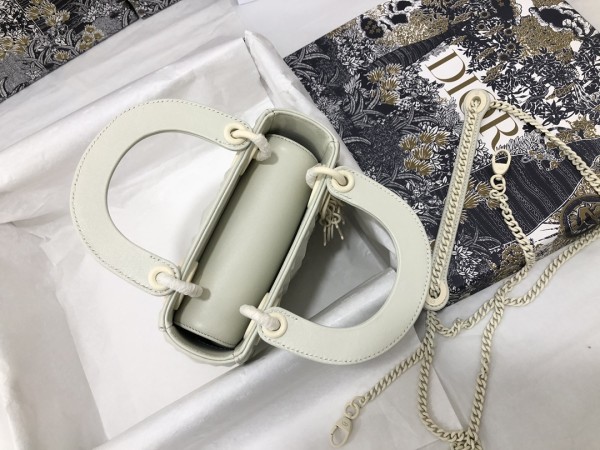 Handbag   Dior  M0505  size  17 x 15 x 7  cm