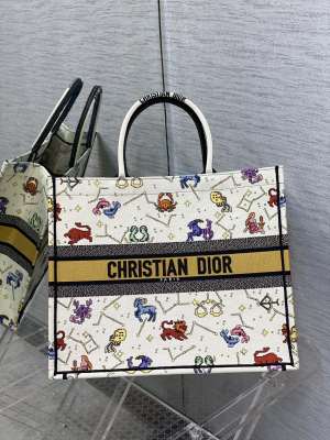 Handbag   Dior  size  42*18*35 cm