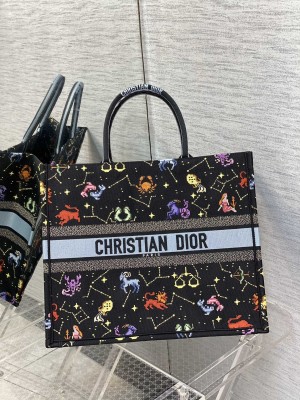 Handbag   Dior  size 42*18*35 cm