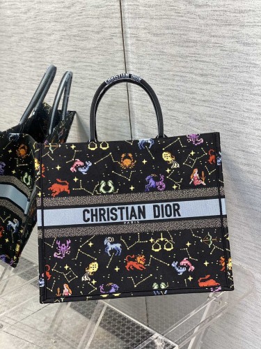 Handbag   Dior  size 42*18*35 cm