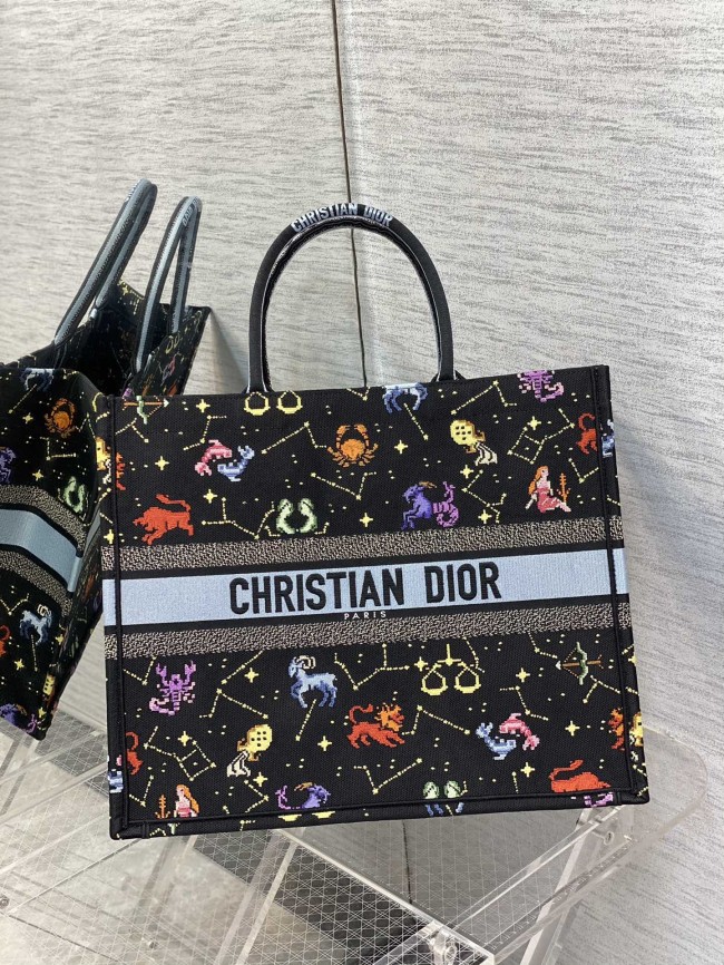 Handbag   Dior  size 42*18*35 cm