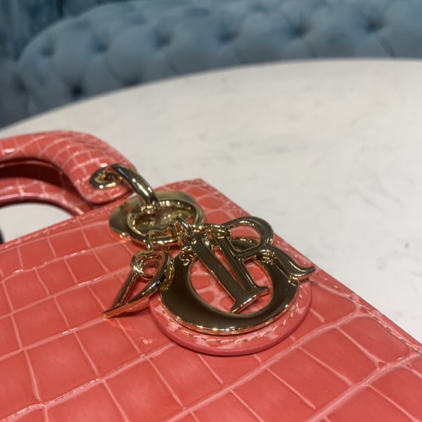 Handbag   Dior  size  17 x 7.5x 14 cm