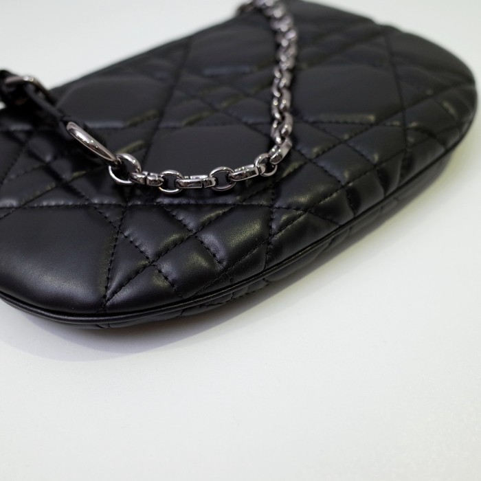 Handbag   Dior  size  25x16x2.5 CM