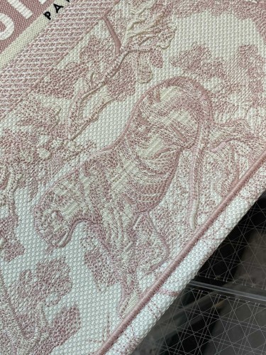 Handbag   Dior  size  42*18*35 cm