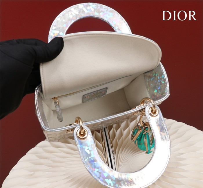 Handbag   Dior  size 20.5*8.5*17 cm