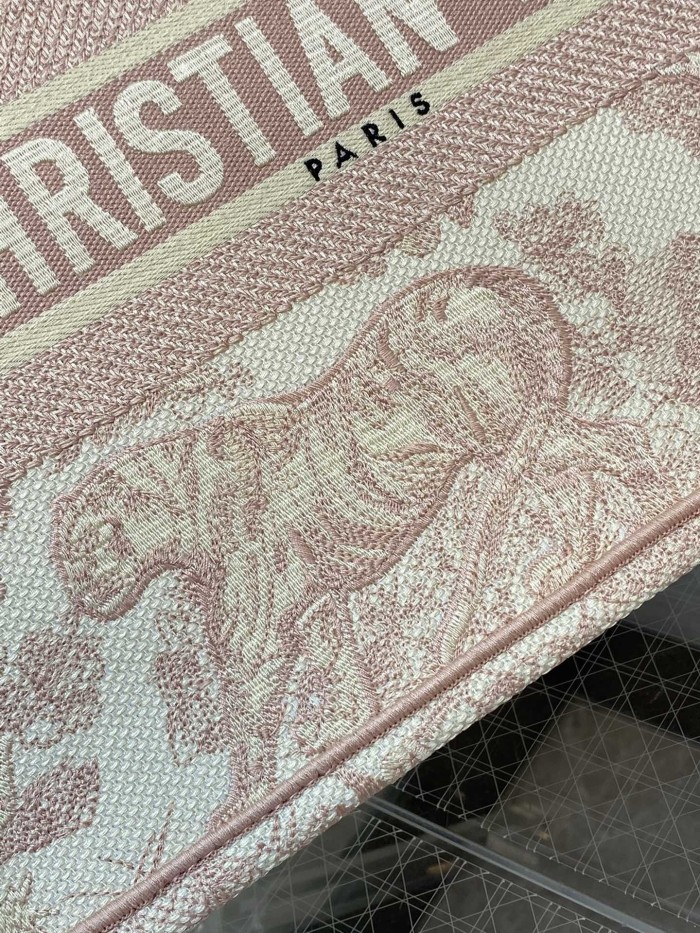 Handbag   Dior  size  36*18*28 cm 