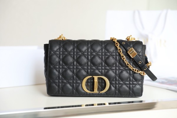 Handbag   Dior  size  28x17x9 cm