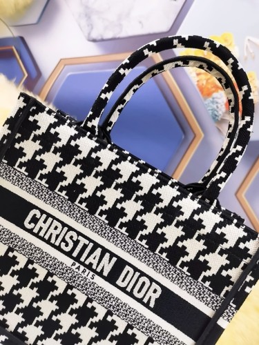  Handbag   Dior  size  26.5X24X17 cm