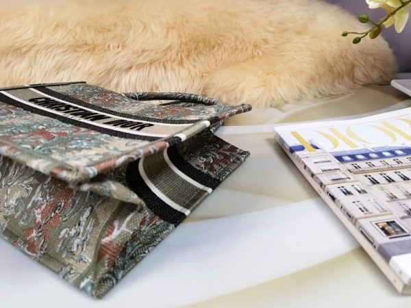  Handbag   Dior  size  36.5X28X16  cm