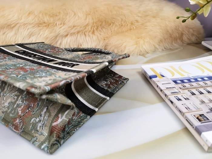  Handbag   Dior  size  36.5X28X16  cm