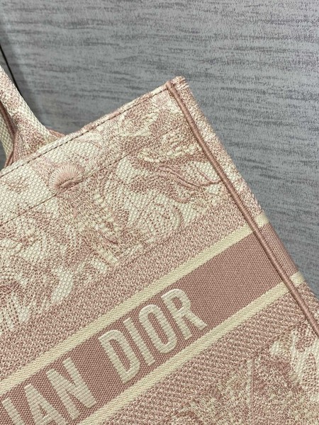 Handbag   Dior  size  36*18*28 cm 