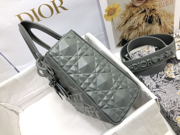 Handbag   Dior  M0538  size  20*16.5*8  cm