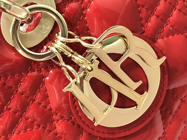 Handbag   Dior  M0565  size   24×20×11 cm