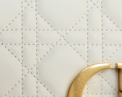 Handbag   Dior  size  20x12x7 cm