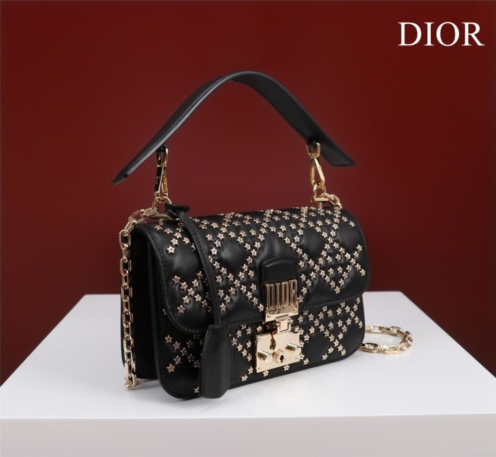 Handbag   Dior  size  21*3*13 cm