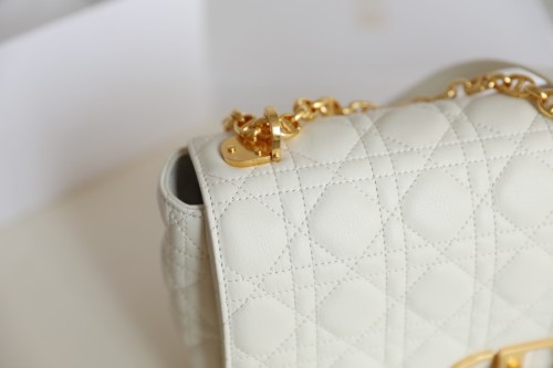 Handbag   Dior  size  28x17x9 cm 