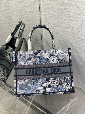  Handbag   Dior  size  36*18*28 cm