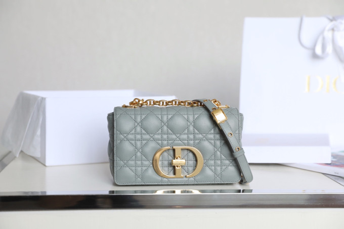 Handbag   Dior  size  20x12x7 cm