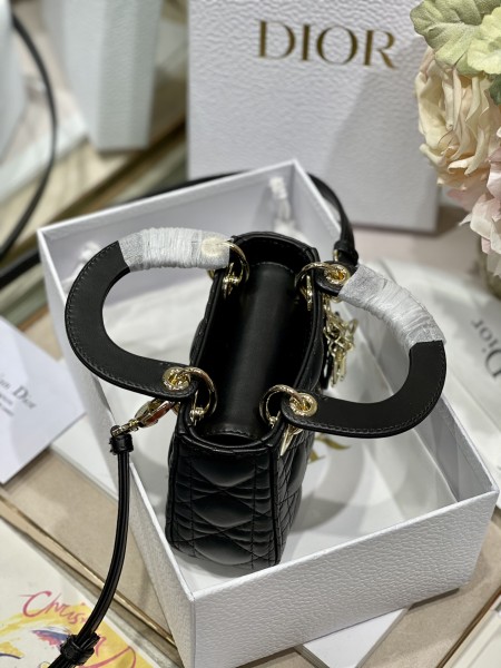 Handbag   Dior  6601  size  12*10*5 cm