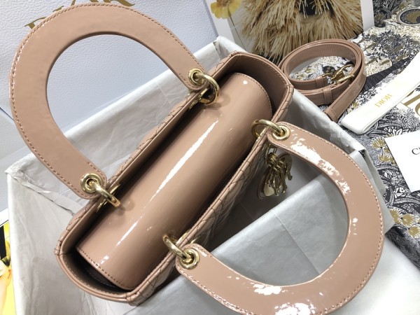 Handbag   Dior M0565  size  24×20×11 cm