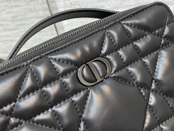 Handbag   Dior  size  19*5*14 cm