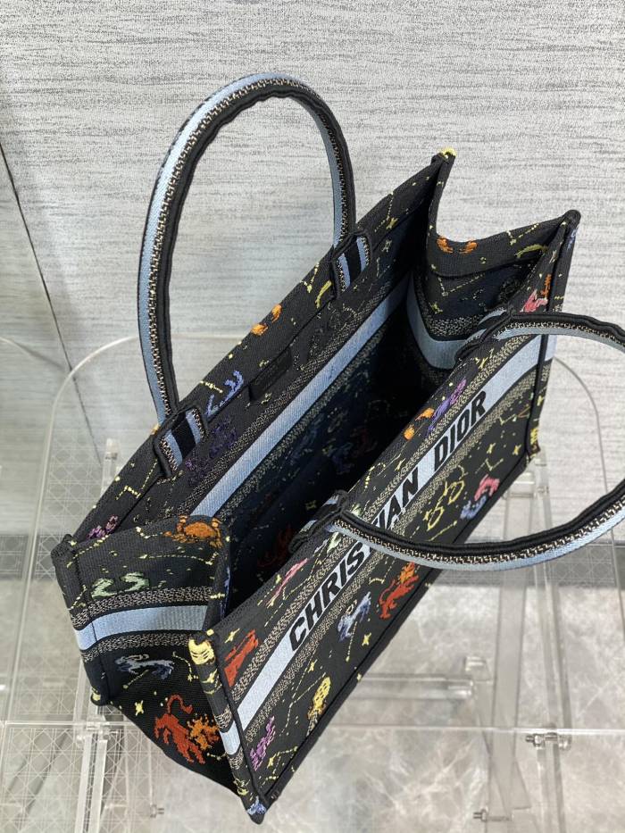 Handbag   Dior  size  36*18*28 cm