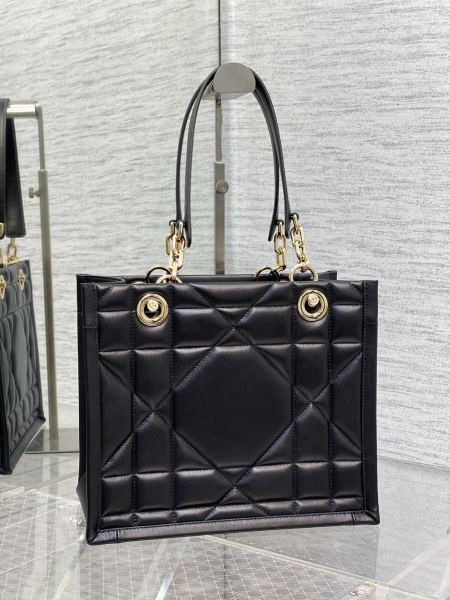 Handbag   Dior size  26.5*28*17 cm