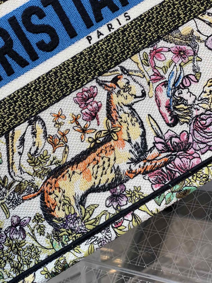  Handbag   Dior  size 36*18*28 cm