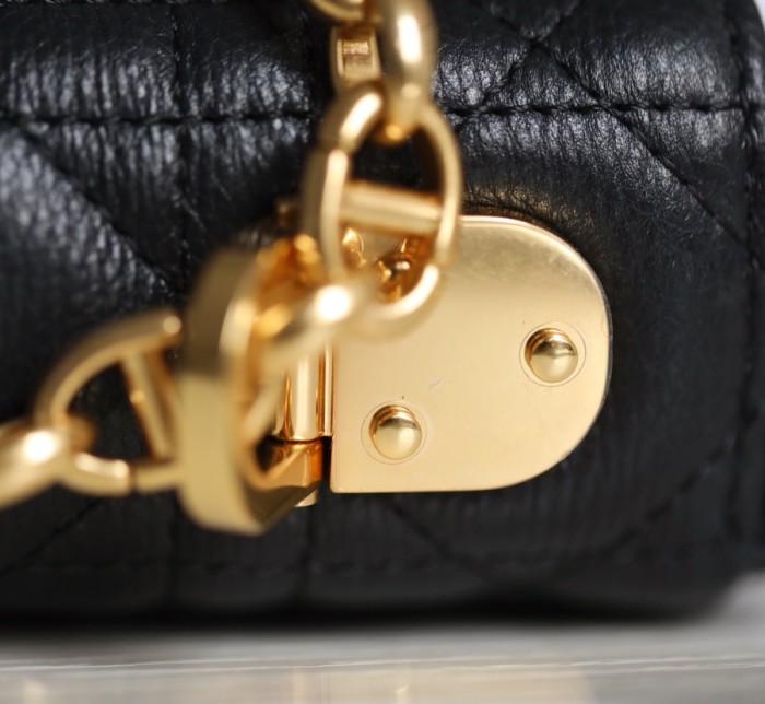 Handbag   Dior  3360  size  20x12x7 cm