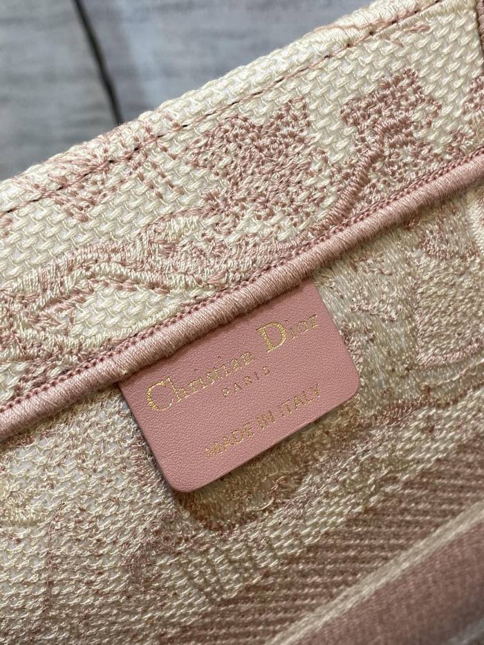 Handbag   Dior  size  36*18*28 cm 