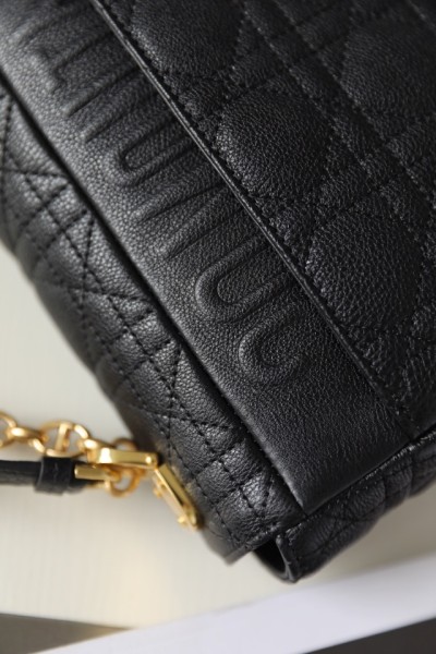 Handbag   Dior   size  25.5x15.5x8 cm