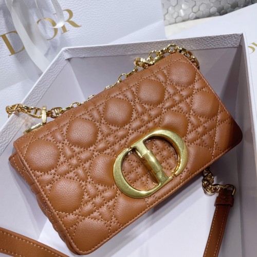  Handbag   Dior  size  20 x 12 x 7  cm