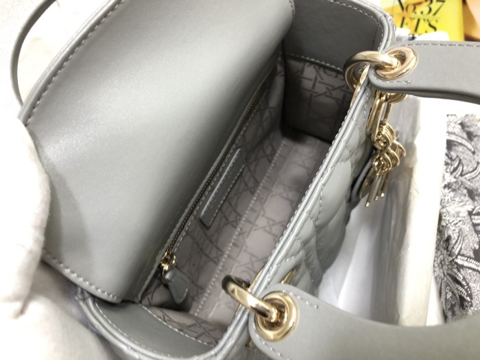 Handbag   Dior  M0505   size  17×15×7 cm