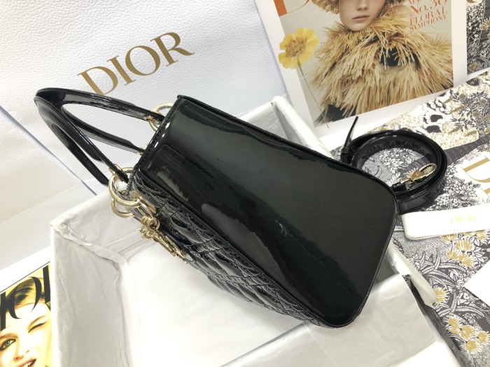 Handbag   Dior  M0565  size  24×20×11 cm