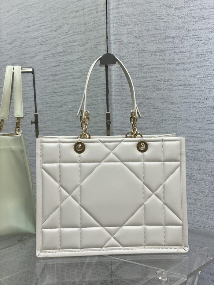Handbag   Dior  size  36.5*28*17 cm
