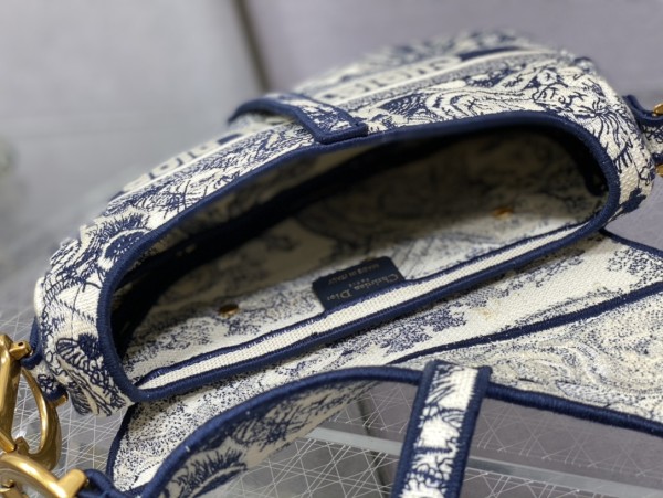 Handbag   Dior  size  25 cm