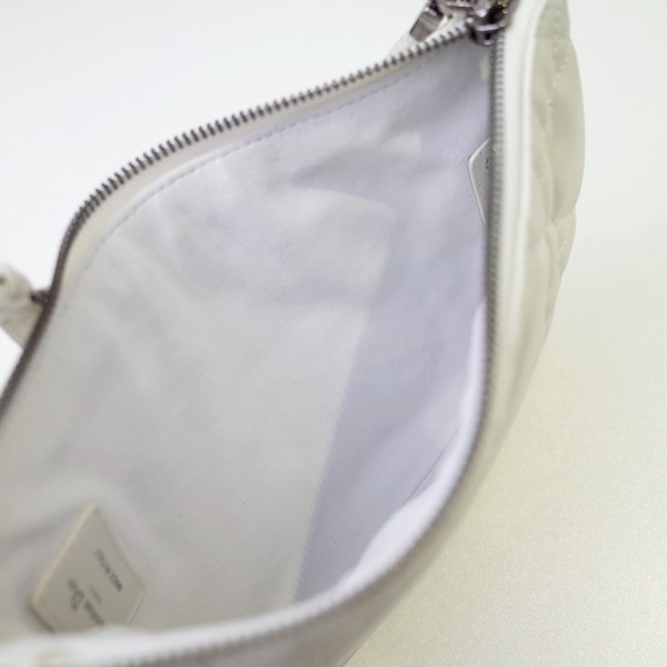 Handbag   Dior  size  25x16x2.5 CM