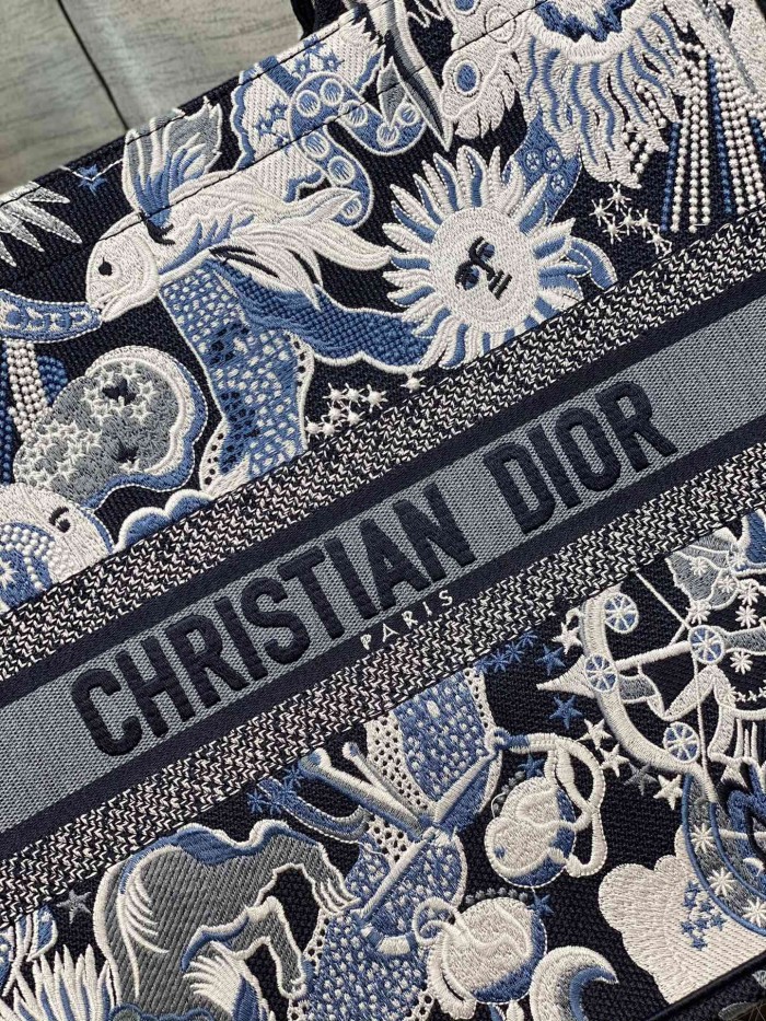  Handbag   Dior   size  42*18*35 cm