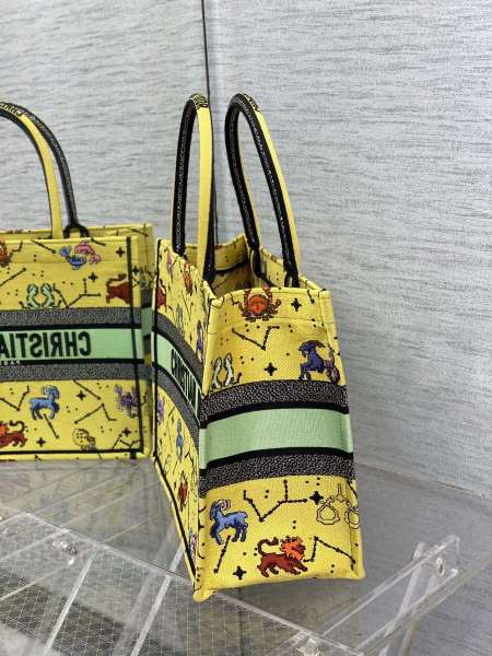 Handbag   Dior  size  36*18*28 cm