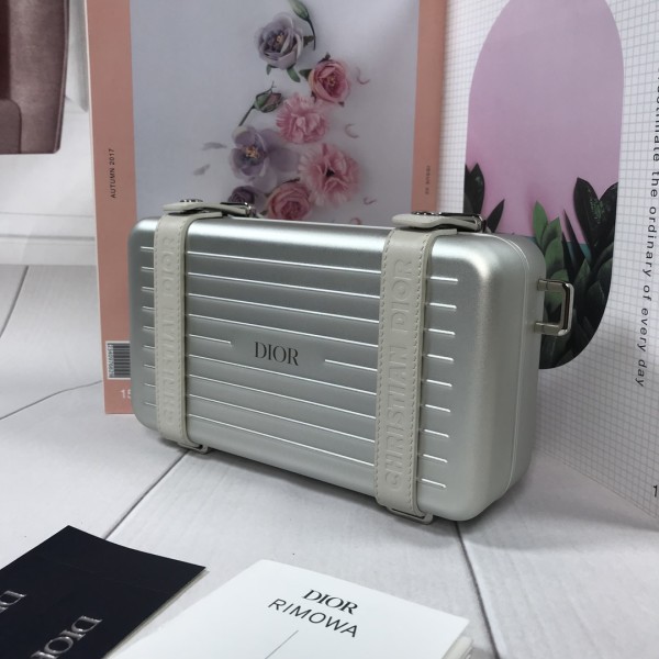 Handbag   Dior  size  13*20*6.5 CM