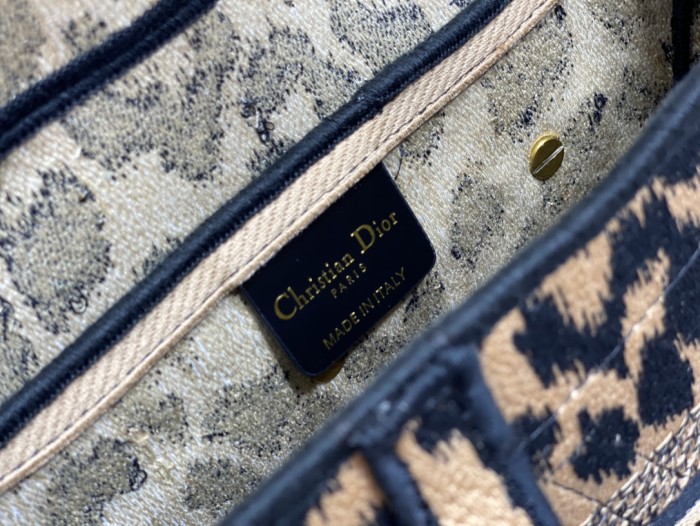 Handbag   Dior   size  25 cm