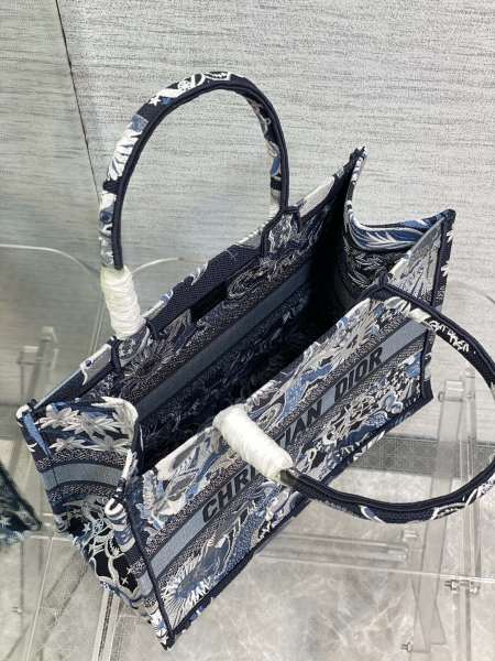  Handbag   Dior  size  36*18*28 cm